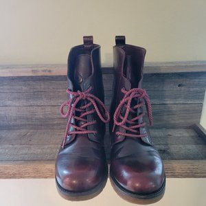 Angelina deep red/black lace up boot